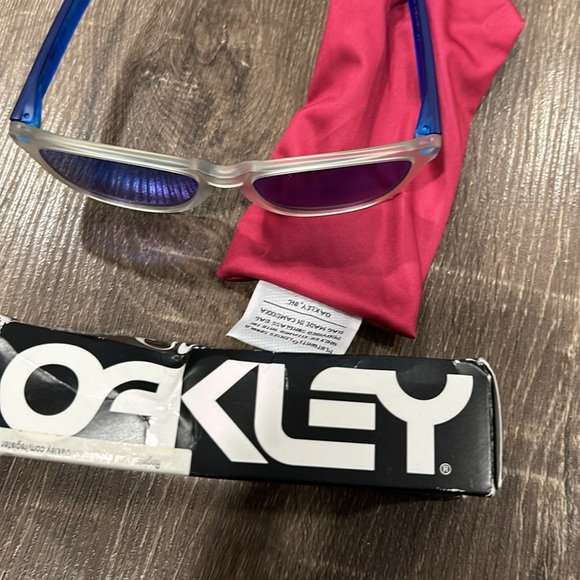 Vintage Oakley Frogskins Sunglasses - Picture 8 of 14